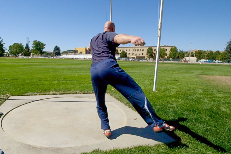 demonstration of being on balance at the start of the discus throw