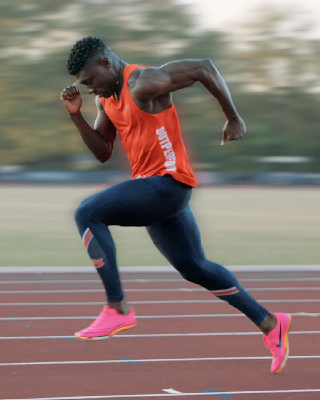 Sprint kinogram position 1 at toe-off showing the moment the trailing leg leaves the ground for analysis of push-off mechanics